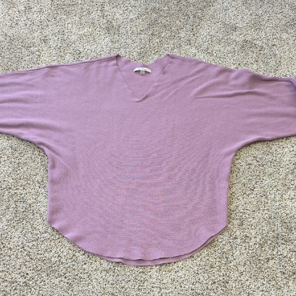 Elegant Lavender V-Neck Sweater - Picture 4 of 9